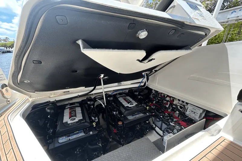 Slide: The Image of Sea Ray 320 SUNDANCER IO 2020 - 76