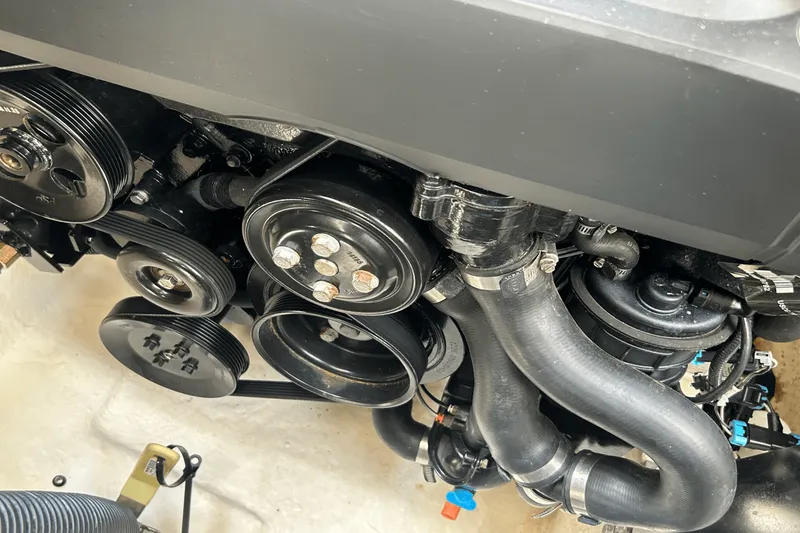 Slide: The Image of Sea Ray 320 SUNDANCER IO 2020 - 84