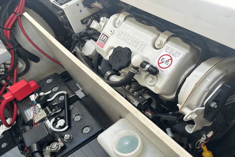 Slide: The Image of Sea Ray 320 SUNDANCER IO 2020 - 86