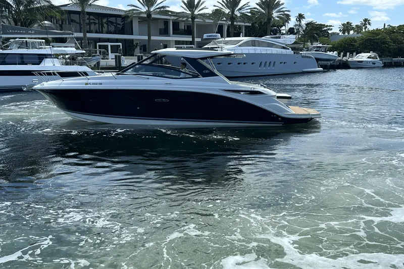 Slide: The Image of Sea Ray 320 SUNDANCER IO 2020 - 9