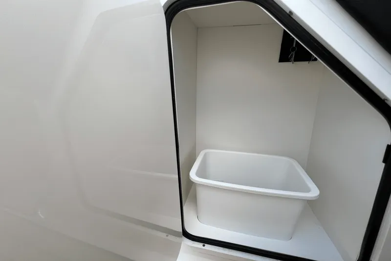 Slide: The Image of Sea Ray SLX 280 2025 - 19