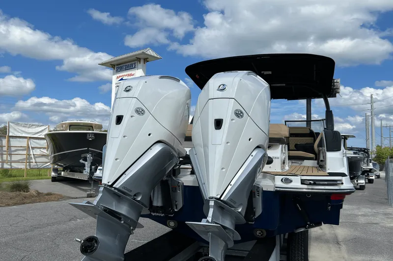 Slide: The Image of Sea Ray SLX 280 2025 - 3