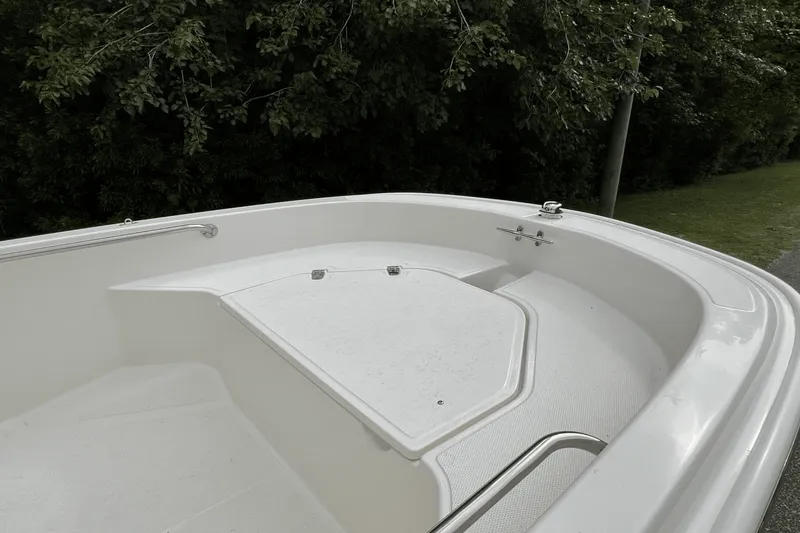 Slide: The Image of Boston Whaler 130 Super Sport 2025 - 6