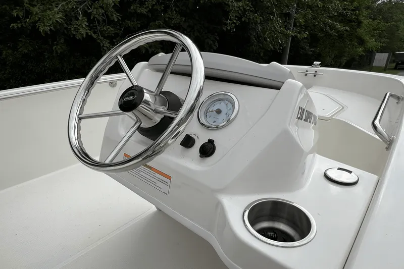 Slide: The Image of Boston Whaler 130 Super Sport 2025 - 3