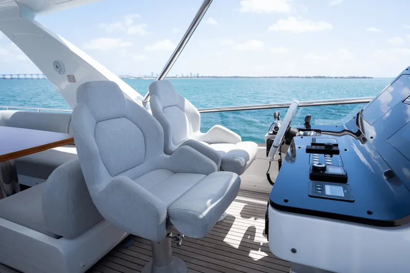 Slide: The Image of Azimut AZ 60-FLY 2019 - 19