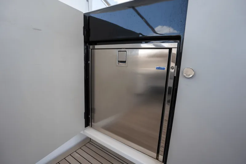 Slide: The Image of Azimut AZ 60-FLY 2019 - 36