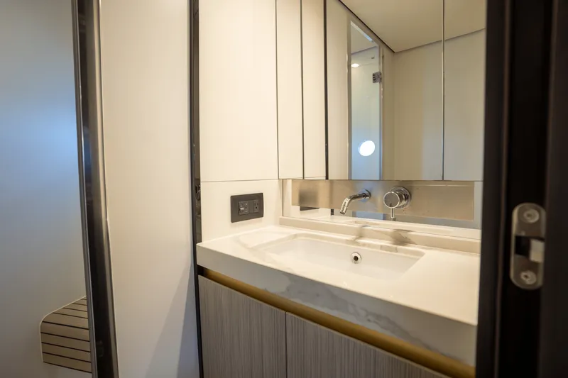 Slide: The Image of Azimut AZ 60-FLY 2019 - 59