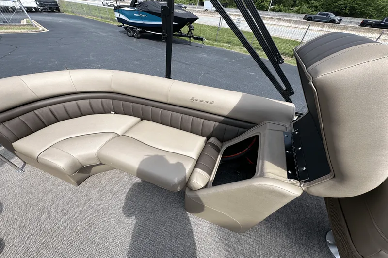 Slide: The Image of Bennington 23LXS 2025 - 17