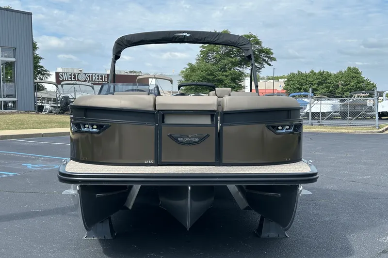 Slide: The Image of Bennington 23LXS 2025 - 2