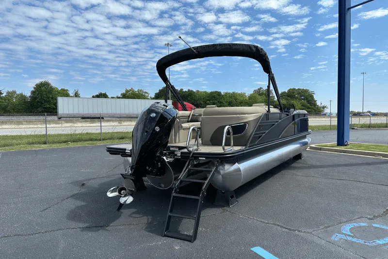 Slide: The Image of Bennington 23LXS 2025 - 3