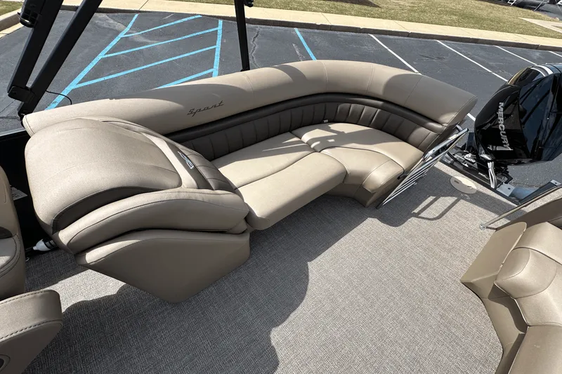 Slide: The Image of Bennington 23LXS 2025 - 5