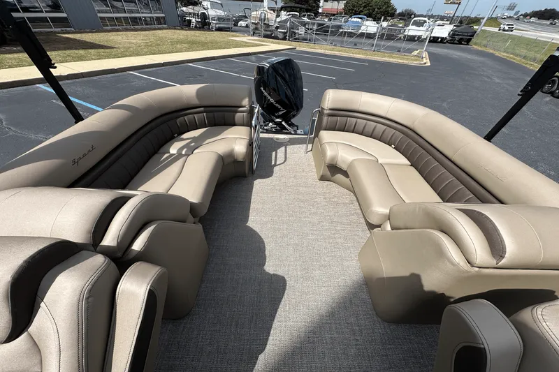 Slide: The Image of Bennington 23LXS 2025 - 6