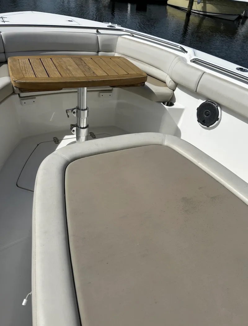 Slide: The Image of Boston Whaler 330 OUTRAGE 2018 - 20