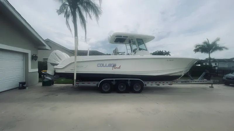 Slide: The Image of Boston Whaler 330 OUTRAGE 2018 - 6