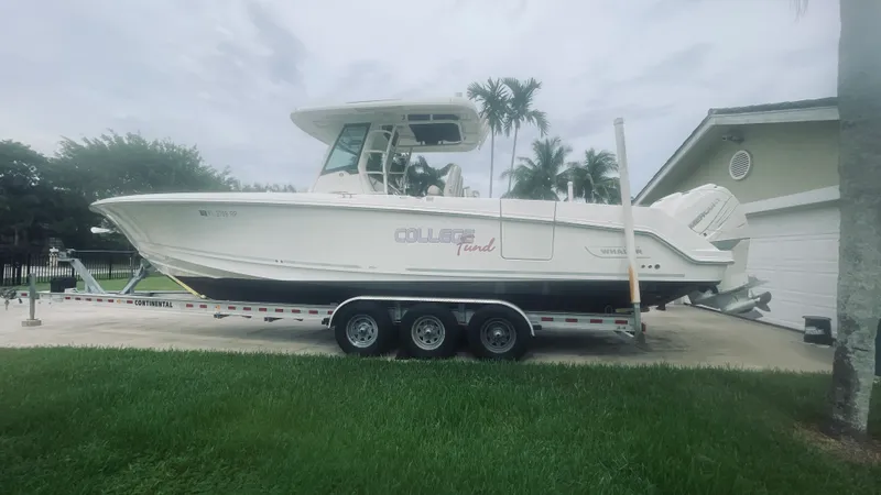 Slide: The Image of Boston Whaler 330 OUTRAGE 2018 - 9