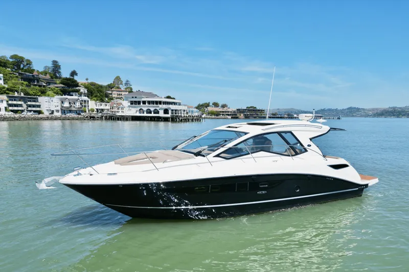 Slide: The Image of Sea Ray 350 SUNDANCER COUPE 2017 - 0