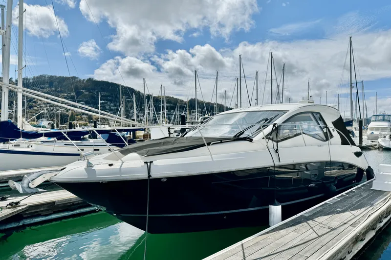 Slide: The Image of Sea Ray 350 SUNDANCER COUPE 2017 - 10