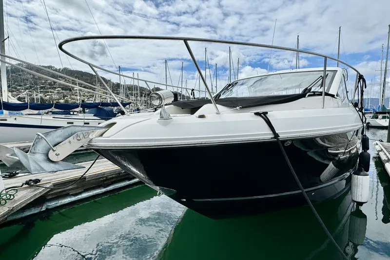 Slide: The Image of Sea Ray 350 SUNDANCER COUPE 2017 - 11