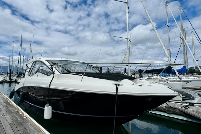 Slide: The Image of Sea Ray 350 SUNDANCER COUPE 2017 - 14