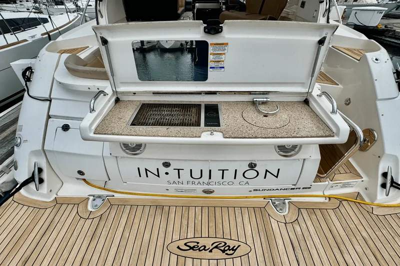 Slide: The Image of Sea Ray 350 SUNDANCER COUPE 2017 - 19