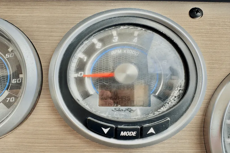 Slide: The Image of Sea Ray 350 SUNDANCER COUPE 2017 - 34