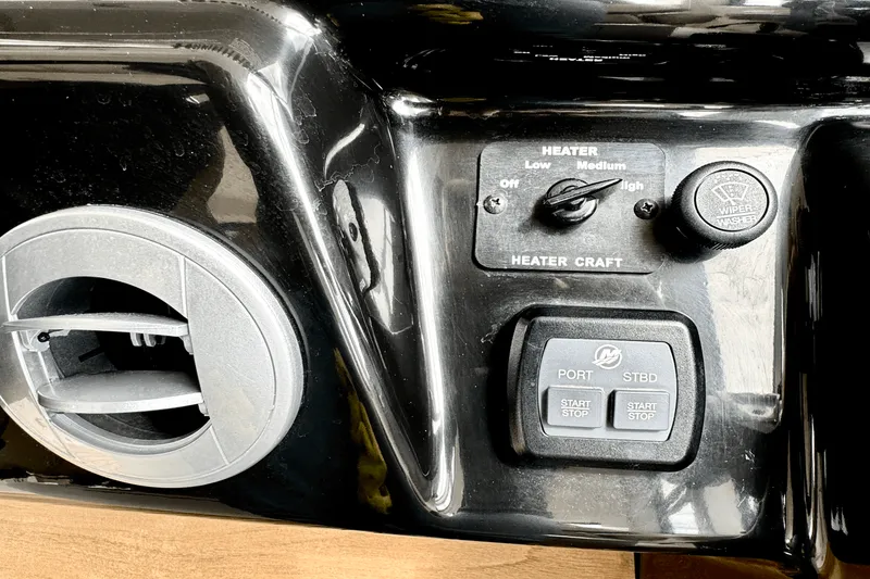 Slide: The Image of Sea Ray 350 SUNDANCER COUPE 2017 - 38