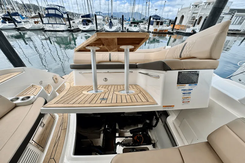 Slide: The Image of Sea Ray 350 SUNDANCER COUPE 2017 - 44