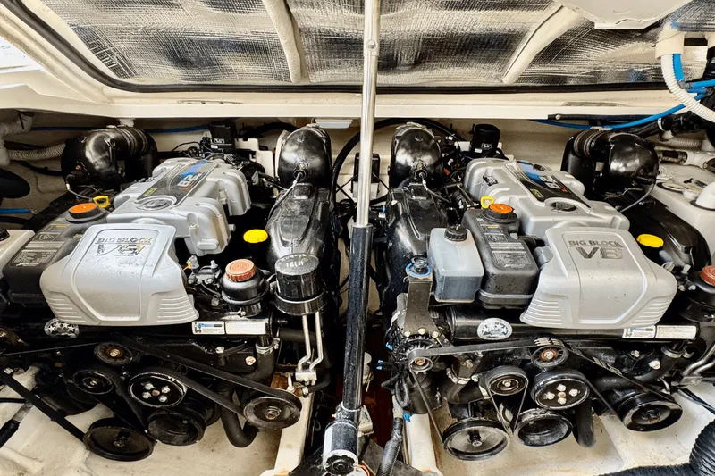 Slide: The Image of Sea Ray 350 SUNDANCER COUPE 2017 - 45