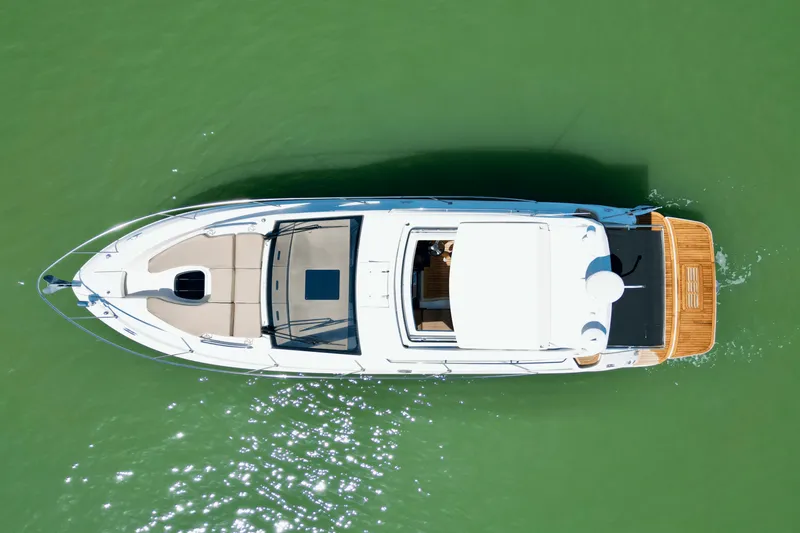 Slide: The Image of Sea Ray 350 SUNDANCER COUPE 2017 - 5