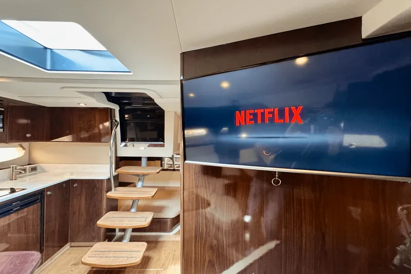 Slide: The Image of Sea Ray 350 SUNDANCER COUPE 2017 - 53