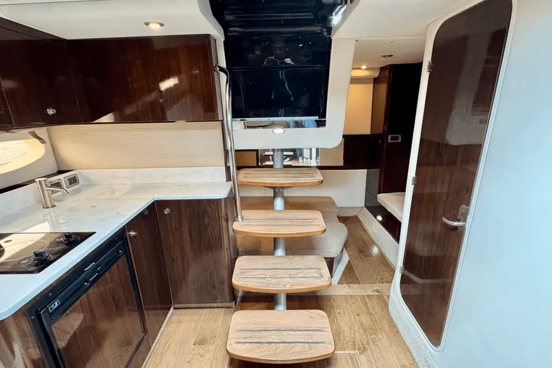 Slide: The Image of Sea Ray 350 SUNDANCER COUPE 2017 - 59