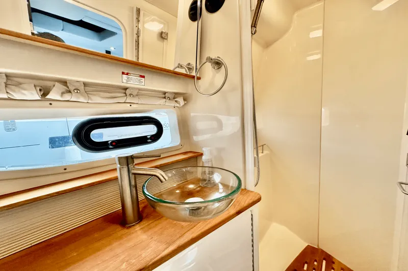 Slide: The Image of Sea Ray 350 SUNDANCER COUPE 2017 - 62