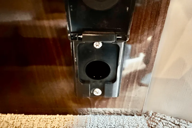 Slide: The Image of Sea Ray 350 SUNDANCER COUPE 2017 - 66