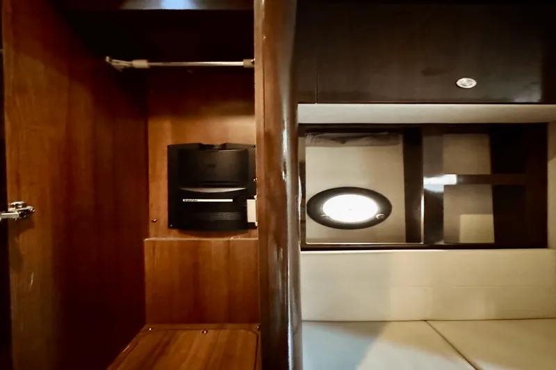 Slide: The Image of Sea Ray 350 SUNDANCER COUPE 2017 - 67