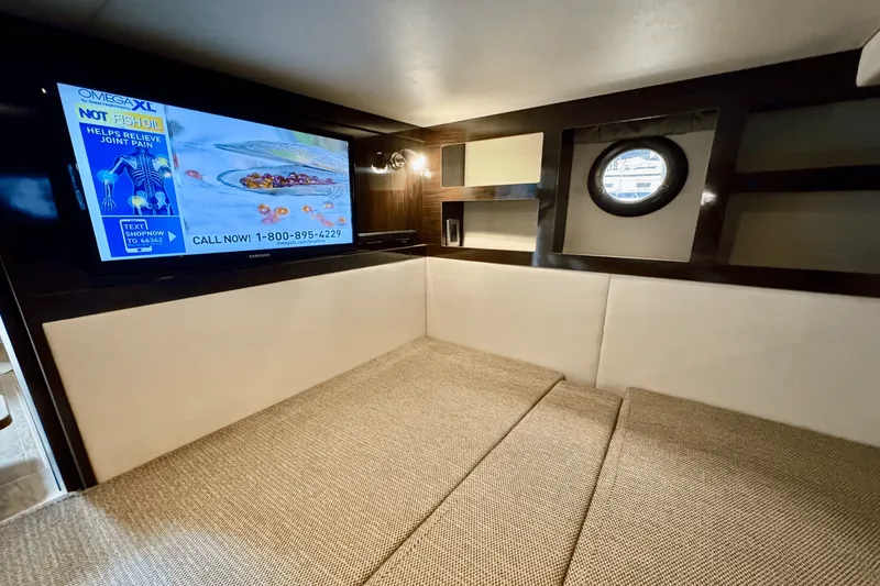 Slide: The Image of Sea Ray 350 SUNDANCER COUPE 2017 - 68