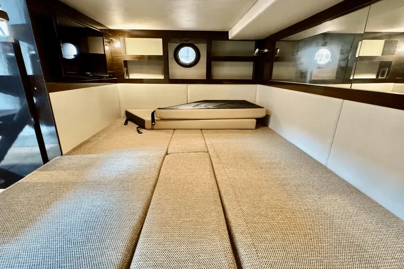 Slide: The Image of Sea Ray 350 SUNDANCER COUPE 2017 - 69