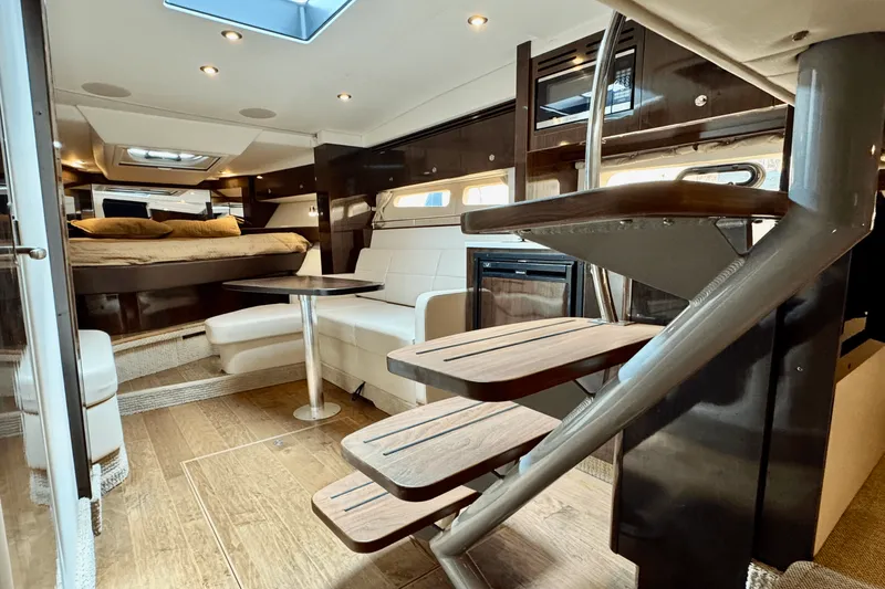 Slide: The Image of Sea Ray 350 SUNDANCER COUPE 2017 - 70