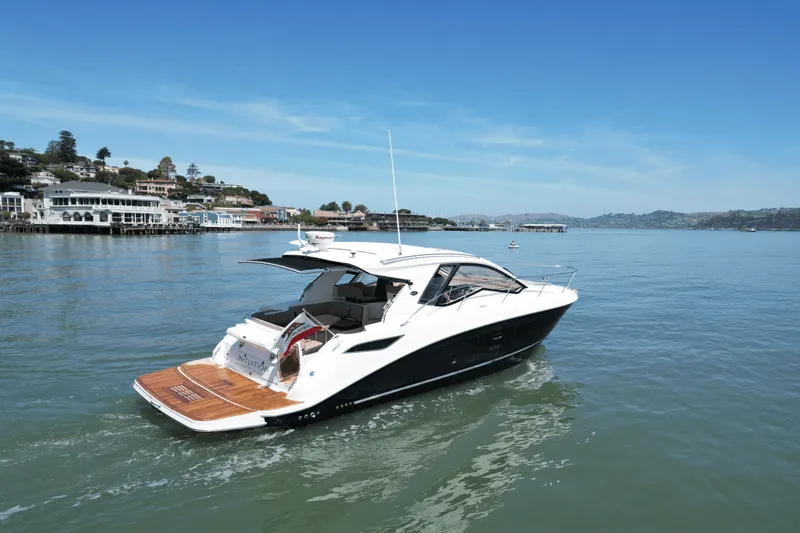 Slide: The Image of Sea Ray 350 SUNDANCER COUPE 2017 - 9