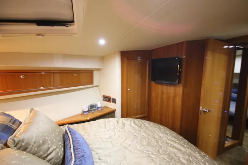 Slide: The Image of Luxurious cabin of Riviera 47 Open Flybridge Series II, 2008 model. - 25