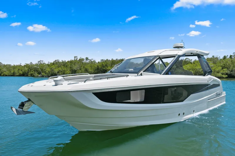 Slide: The Image of Galeon 325 GTO 2024 - 11