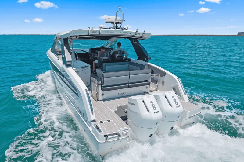 Slide: The Image of Galeon 325 GTO 2024 - 16