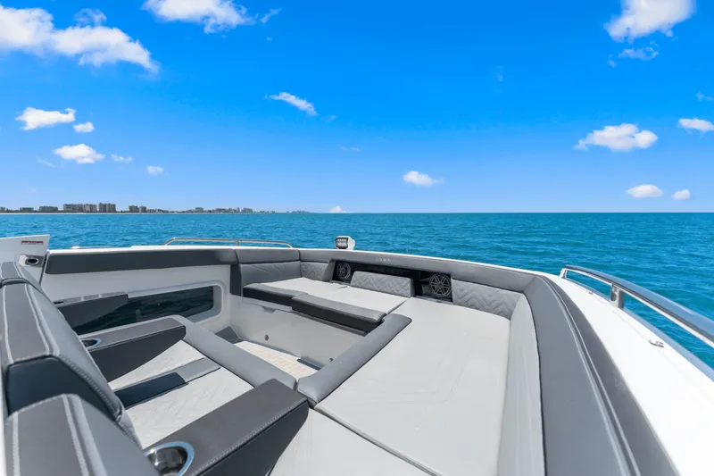 Slide: The Image of Galeon 325 GTO 2024 - 20