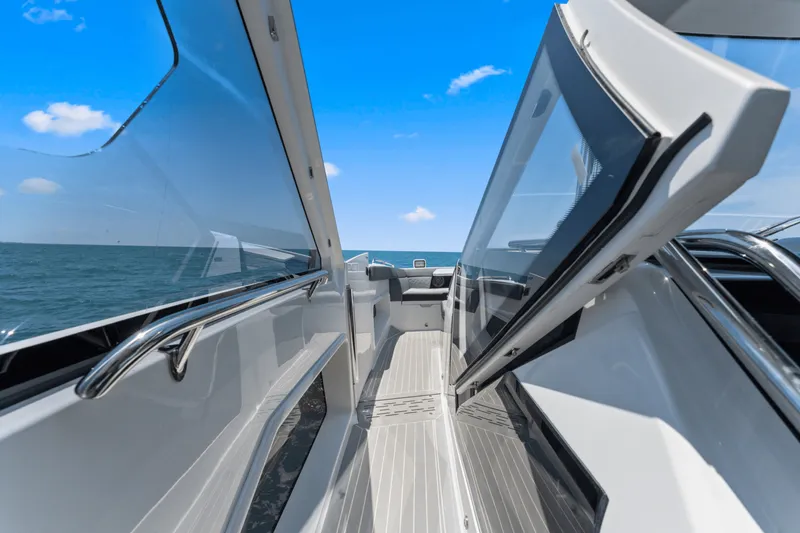 Slide: The Image of Galeon 325 GTO 2024 - 24