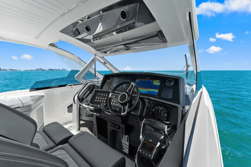 Slide: The Image of Galeon 325 GTO 2024 - 27