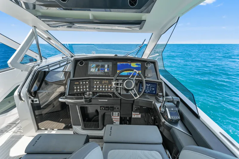 Slide: The Image of Galeon 325 GTO 2024 - 28