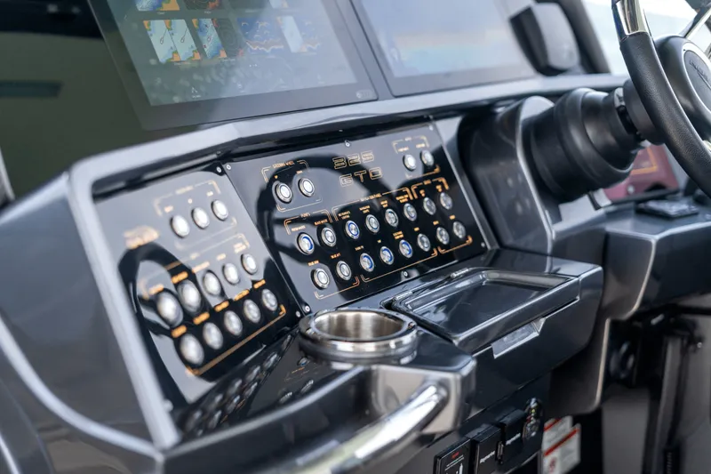 Slide: The Image of Galeon 325 GTO 2024 - 29