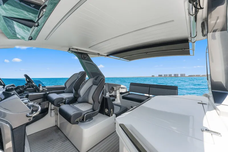 Slide: The Image of Galeon 325 GTO 2024 - 34