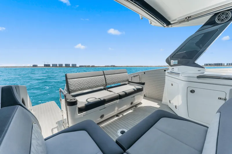 Slide: The Image of Galeon 325 GTO 2024 - 39