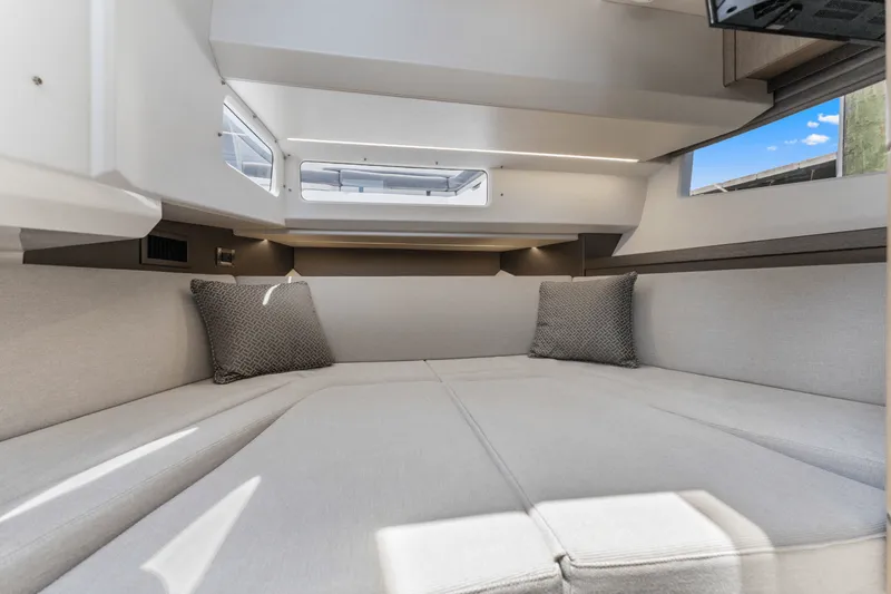 Slide: The Image of Galeon 325 GTO 2024 - 45