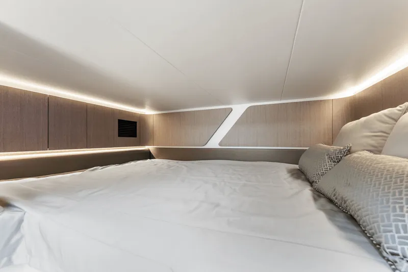 Slide: The Image of Galeon 325 GTO 2024 - 48